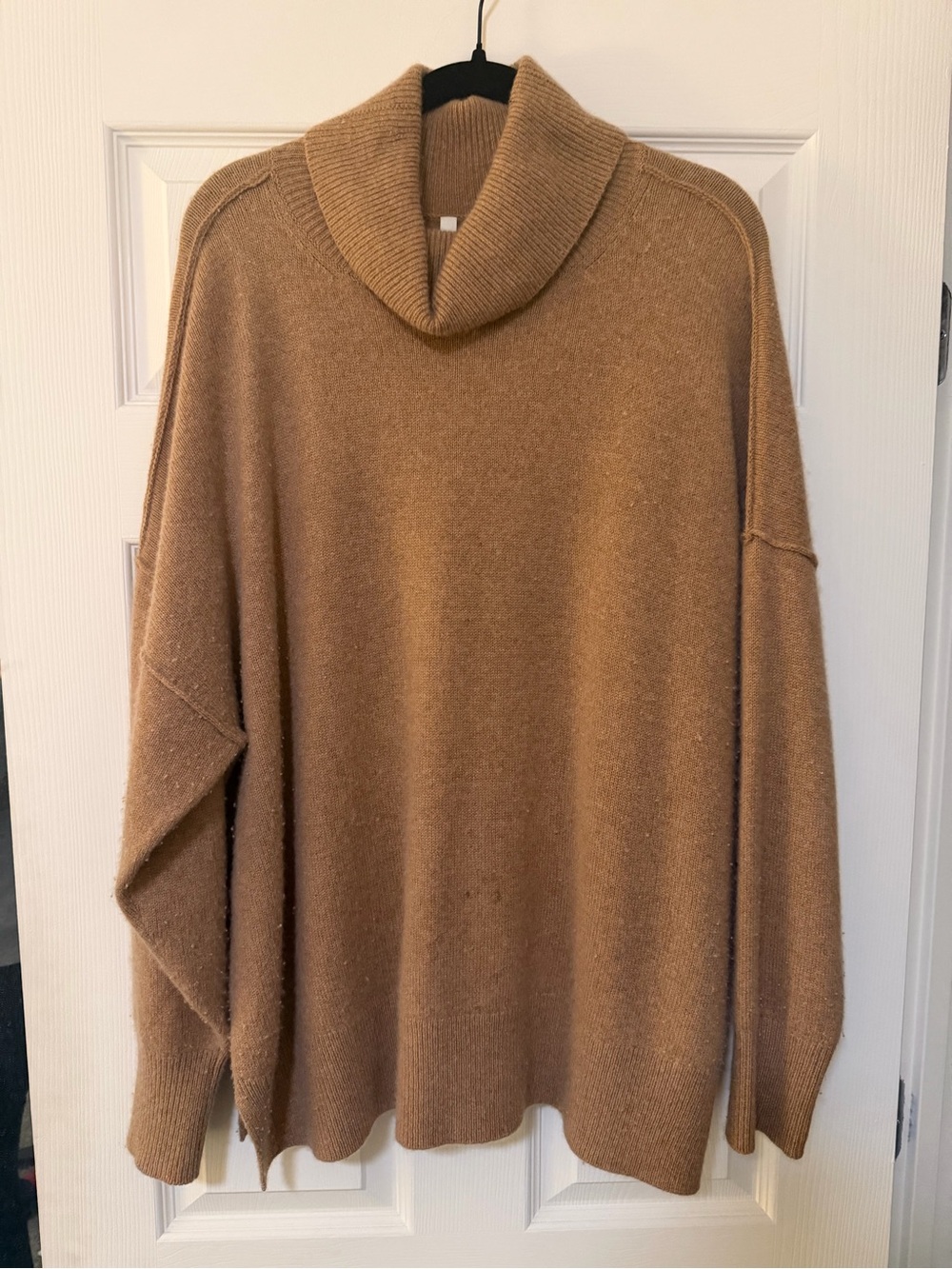 Aritzia Babaton 100% cashmere turtleneck